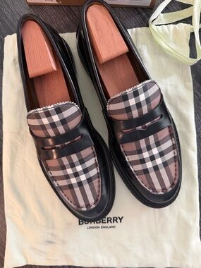Mens Burberry Black Leather Loafers